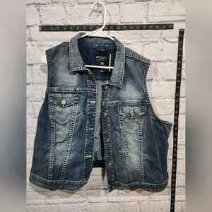 Silver Jeans Co. women's distressed denim vest in size 3X NEW